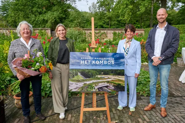 Op de Utrechtse Heuvelrug, bij Maarsbergen, hebben provincie Utrecht en Strukton Wegen & Beton een nieuw ecoduct geopend.
