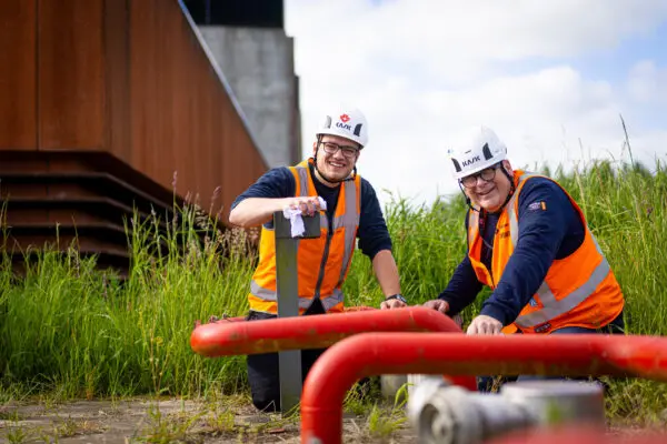We doen het samen of we doen het niet - vader en zoon aan het werk als hoofdmonteurs bij Strukton
