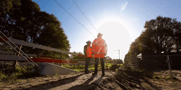 bouwplaats met persoon